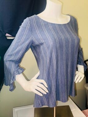 👑 Size Small Ruffle Sleeve W5 Blue Striped Scoop Neck Tunic Top